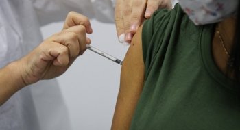 Goiânia terá 30 pontos de vacinação contra a Covid-19 nesta segunda-feira (30)